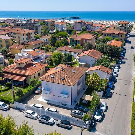 Villa Amelia Rooms Марина-ді-П'єтразанта Екстер'єр фото