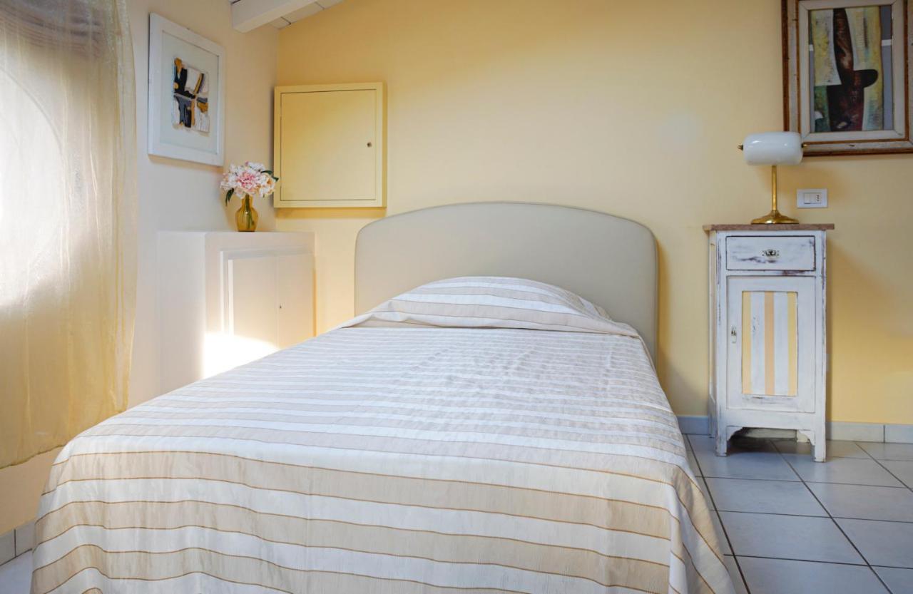 Villa Amelia Rooms Марина-ді-П'єтразанта Екстер'єр фото