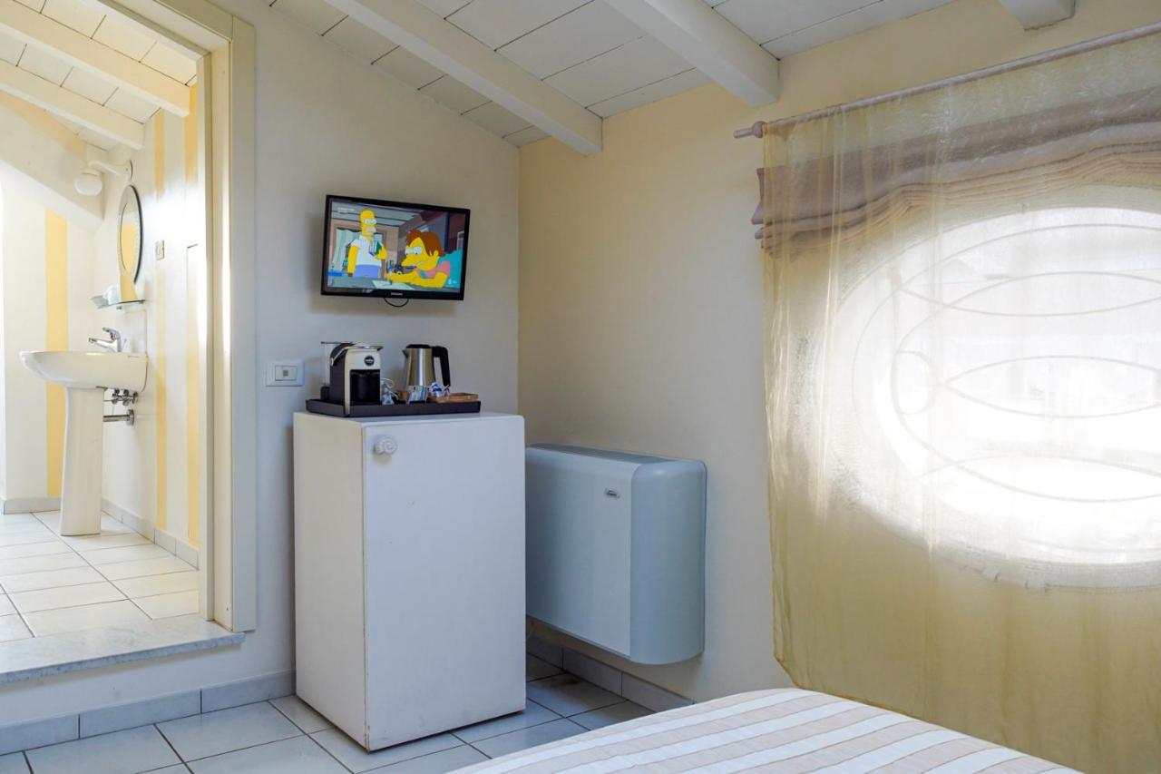 Villa Amelia Rooms Марина-ді-П'єтразанта Екстер'єр фото