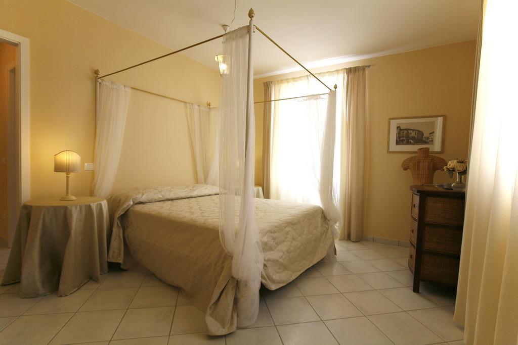 Villa Amelia Rooms Марина-ді-П'єтразанта Екстер'єр фото