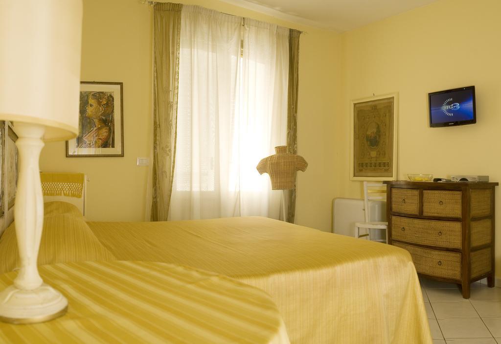 Villa Amelia Rooms Марина-ді-П'єтразанта Екстер'єр фото